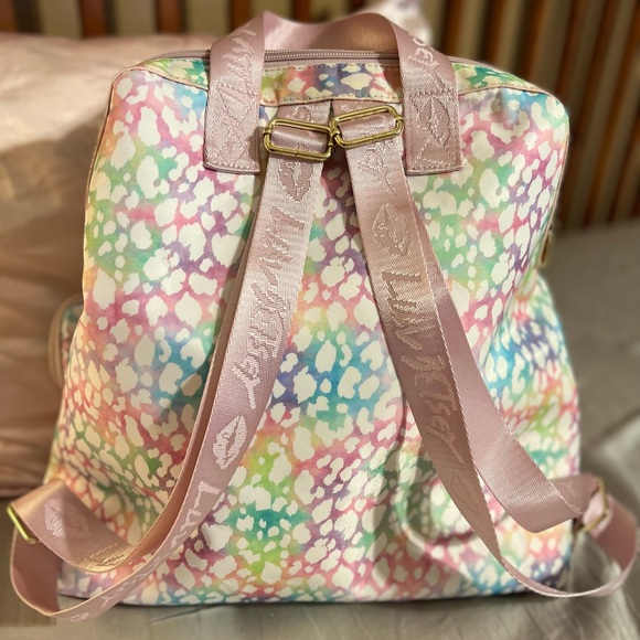 💕🌼 Luv Betsy Johnson Quilted Backpack - Picture 4 of 9